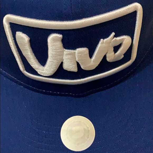BNWT Vivo Hat - Picture 1 of 8